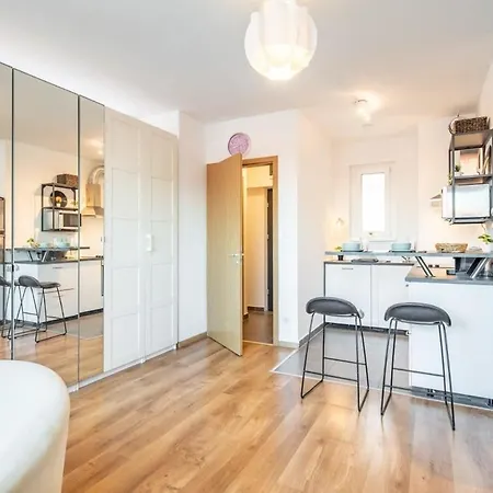 Διαμέρισμα Cute With Balcony